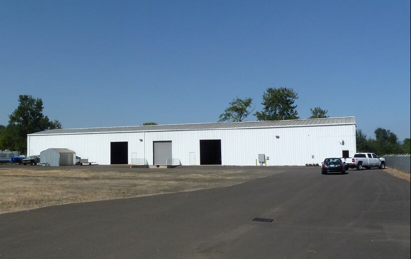 810 S 2nd St, Harrisburg, OR 97446