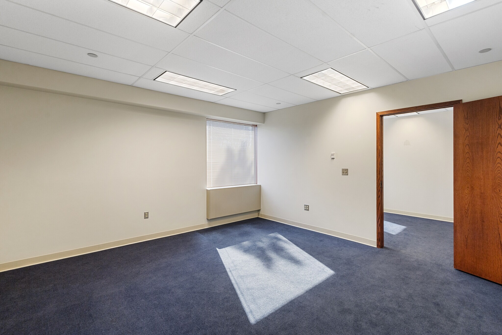 555 W Crosstown Pky, Kalamazoo, MI for lease Interior Photo- Image 1 of 5