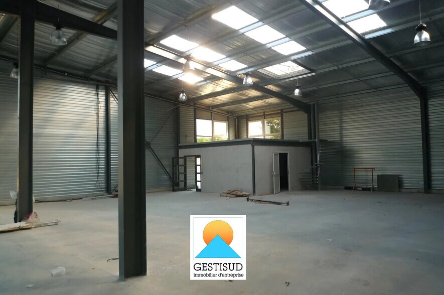 Flex in Signes for lease - Interior Photo - Image 3 of 3