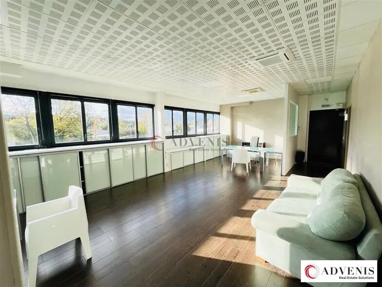 Office in Mérignac for lease - Interior Photo - Image 1 of 8