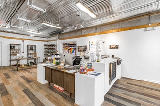 559 49th St S, Saint Petersburg, FL for lease Interior Photo- Image 2 of 11