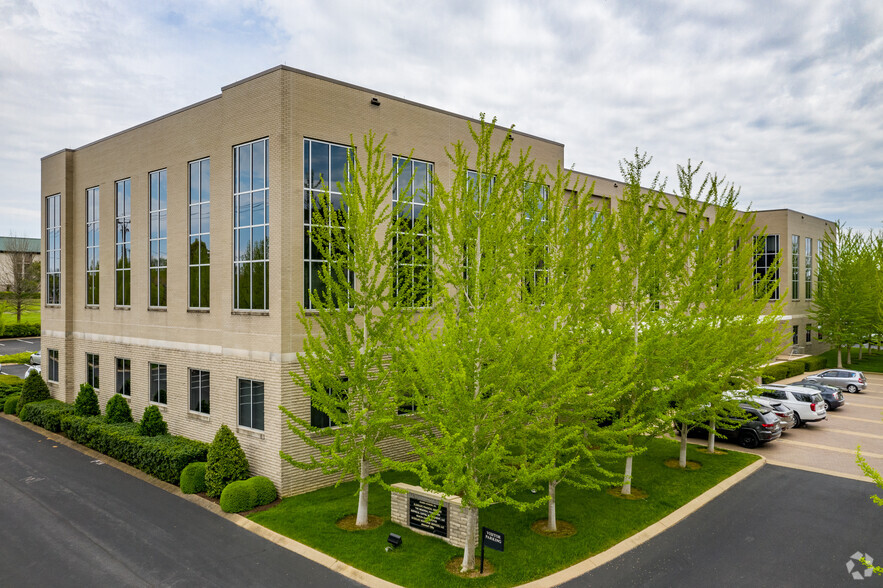 100 Bluegrass Commons Blvd, Hendersonville, TN for lease - Building Photo - Image 2 of 8