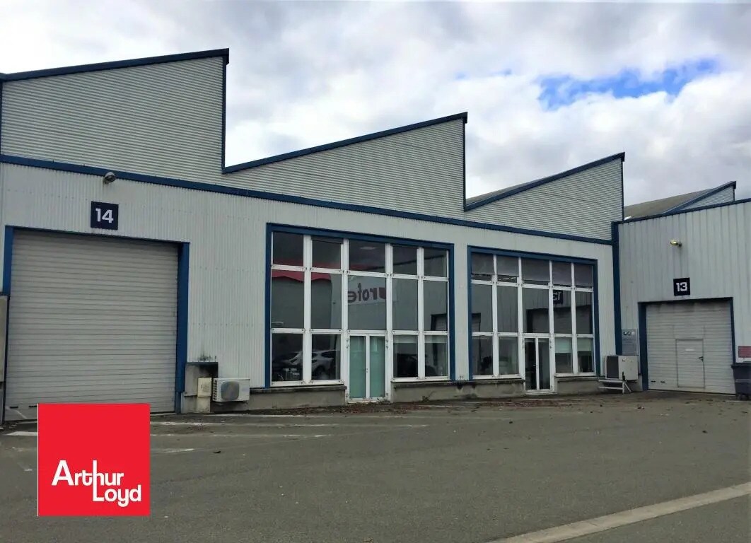 Industrial in Chartres for lease Building Photo- Image 1 of 3