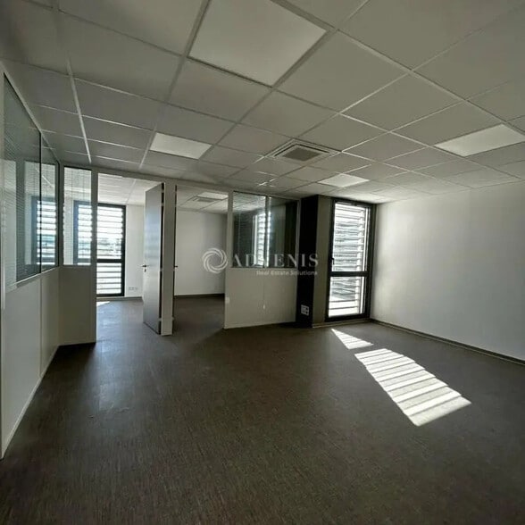 Office in for lease - Interior Photo - Image 1 of 5