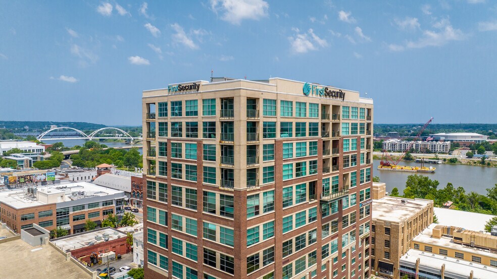 521 President Clinton Ave, Little Rock, AR for lease - Building Photo - Image 1 of 21