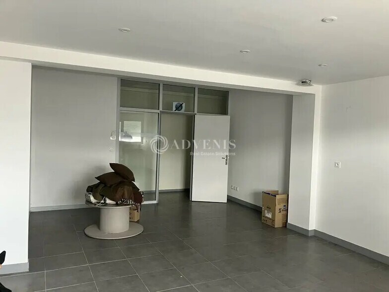 Office in Bourges for lease - Interior Photo - Image 2 of 5