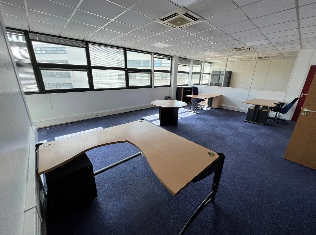 Coworking Space in Bagnolet for lease Interior Photo- Image 1 of 3
