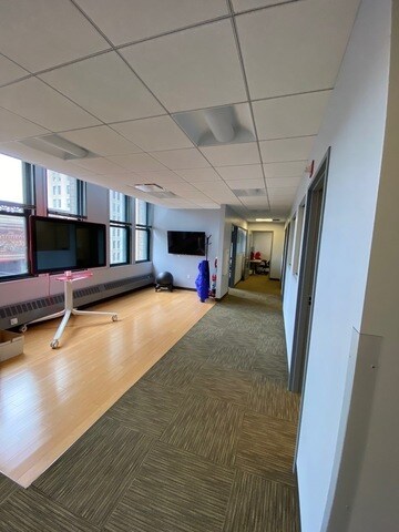 111 N Wabash Ave, Chicago, IL for lease - Interior Photo - Image 1 of 11