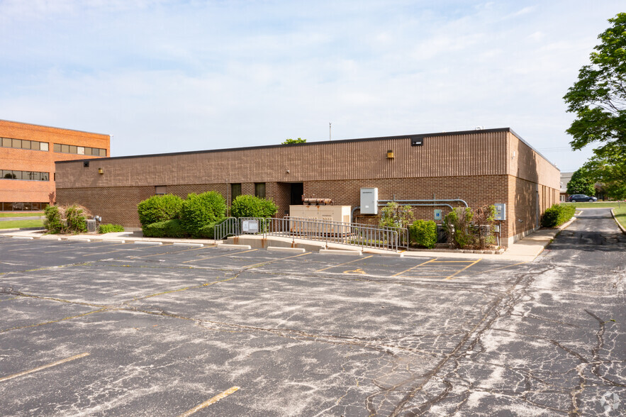 16595 W Bluemound Rd, Brookfield, WI 53005 - Office for Sale | LoopNet