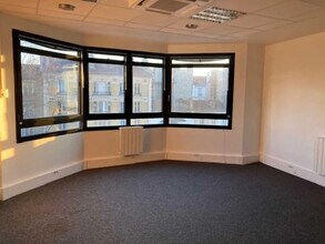 102/104 Avenue Edouard Vaillant, Boulogne-Billancourt for lease Interior Photo- Image 1 of 3