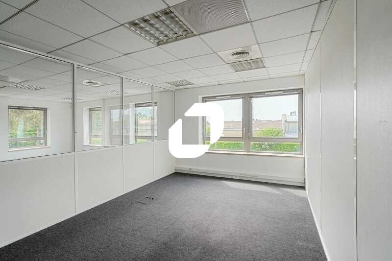 Office in Limonest for lease - Interior Photo - Image 2 of 12