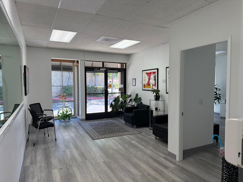 151 Kalmus Dr, Costa Mesa, CA for sale - Building Photo - Image 3 of 34