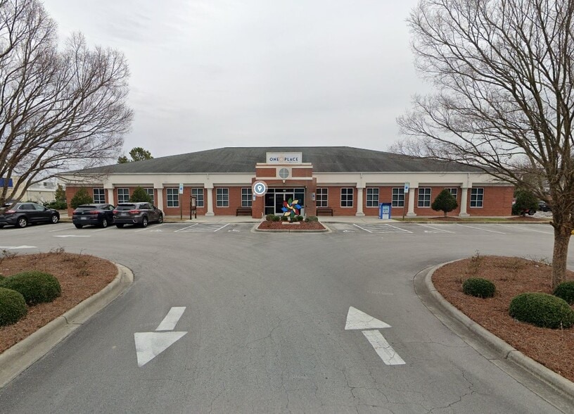900 Dennis Rd, Jacksonville, NC for lease - Building Photo - Image 1 of 3