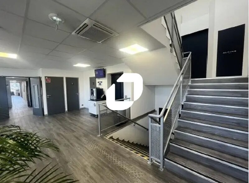 Flex in Les Ulis for lease - Building Photo - Image 2 of 9