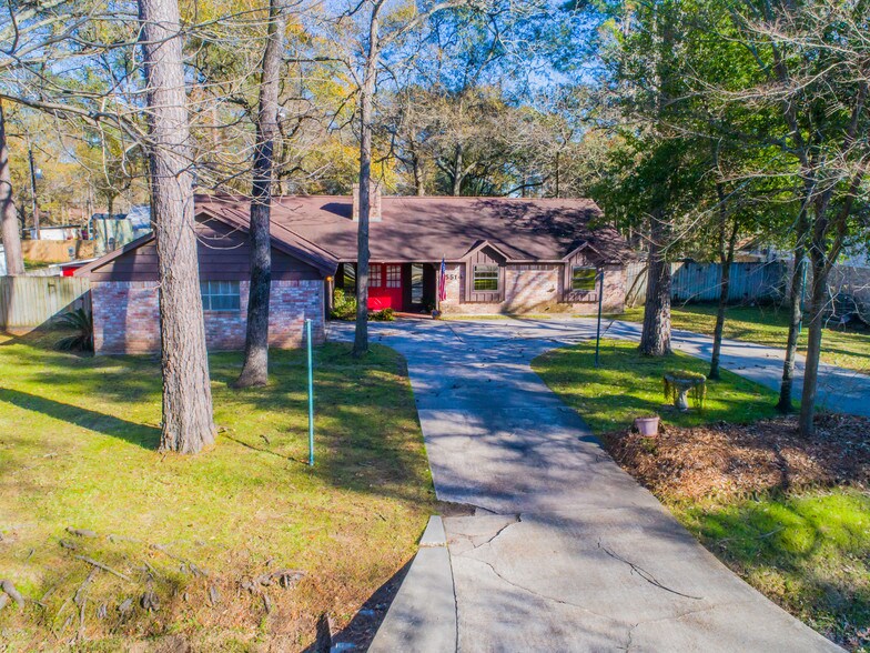 25514 Oakhurst Dr, Oak Ridge North, TX 77386