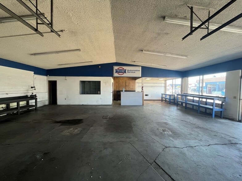 235 SW Oak St, Hillsboro, OR for lease - Interior Photo - Image 3 of 15