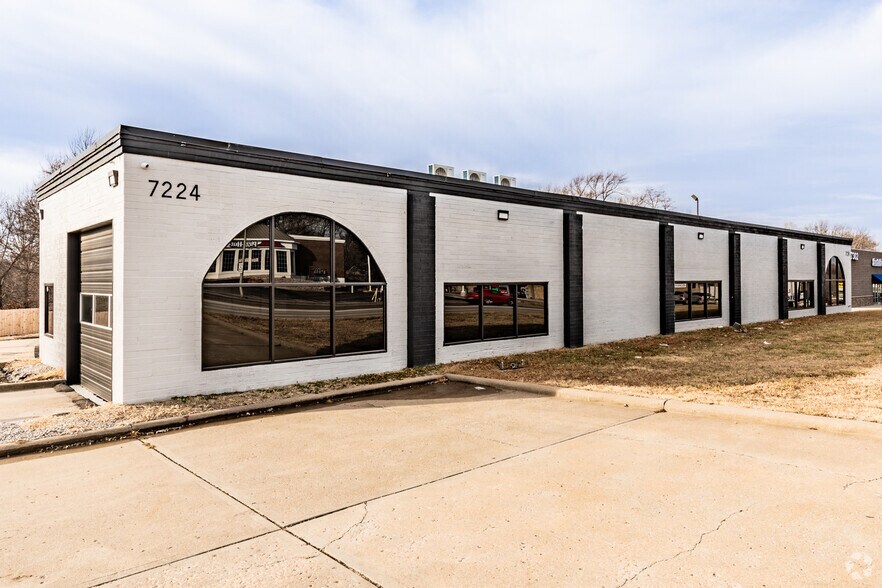 7224 N Oak Trfy, Gladstone, MO for sale - Primary Photo - Image 1 of 1