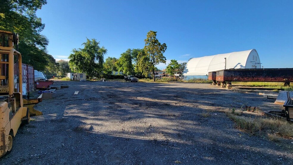 Bark Ave & Brightside Ave, Central Islip, NY for sale - Building Photo - Image 1 of 1