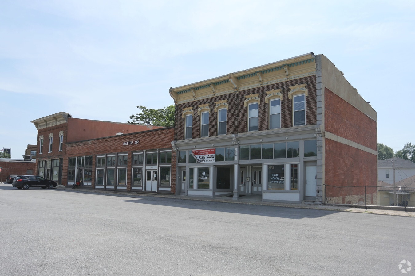 12271229 Market St, Hannibal, MO 63401