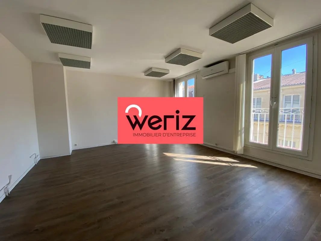 Flex in Marseille for lease Building Photo- Image 1 of 16