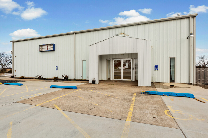 26243 State Highway 51, Wagoner, OK for lease - Primary Photo - Image 1 of 64