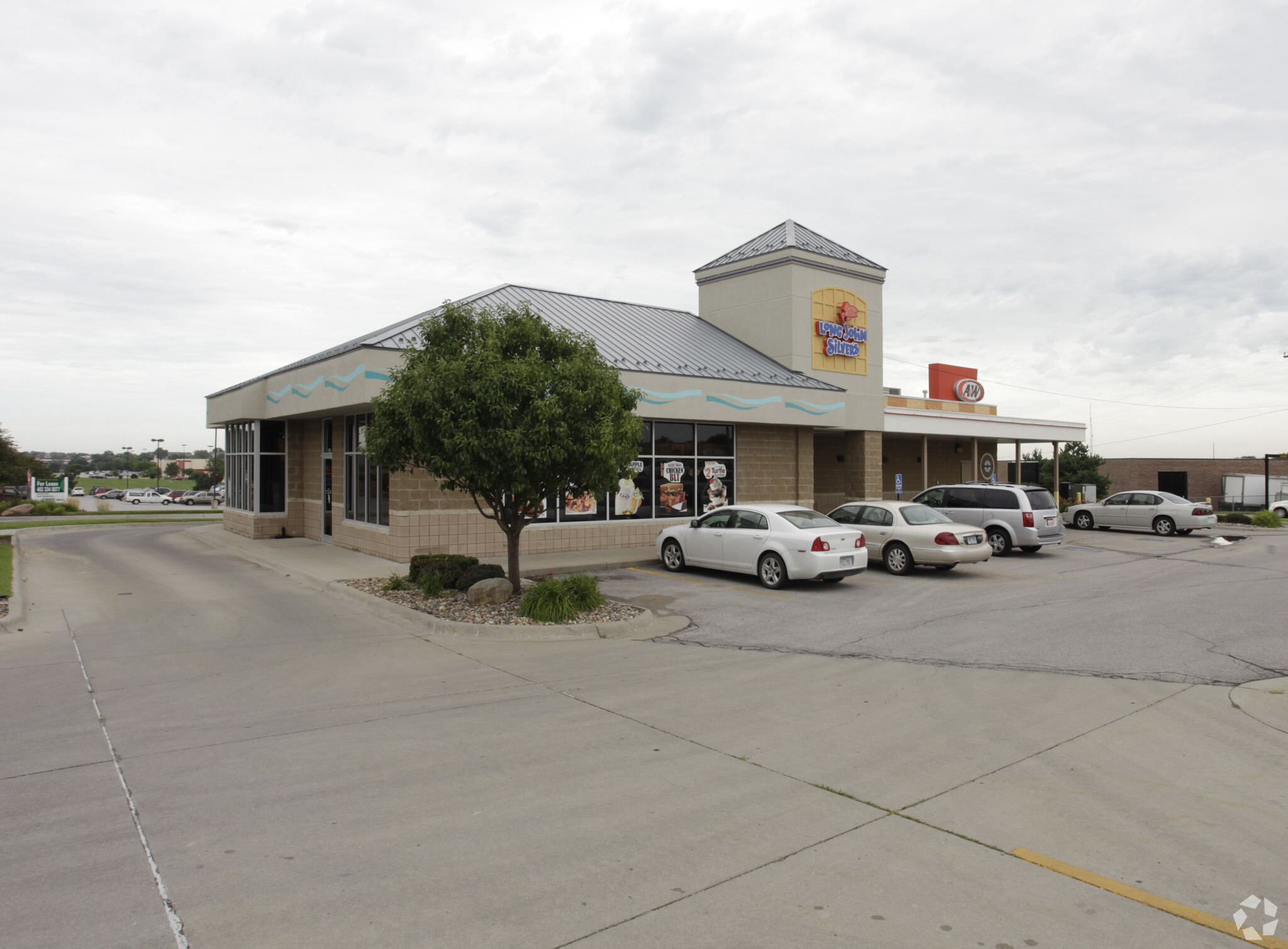 8220 Giles Rd, La Vista, NE for lease Primary Photo- Image 1 of 3