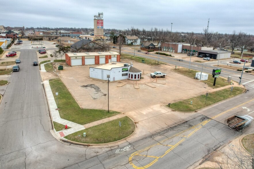 200 S Fretz Ave, Edmond, OK for sale - Building Photo - Image 3 of 50
