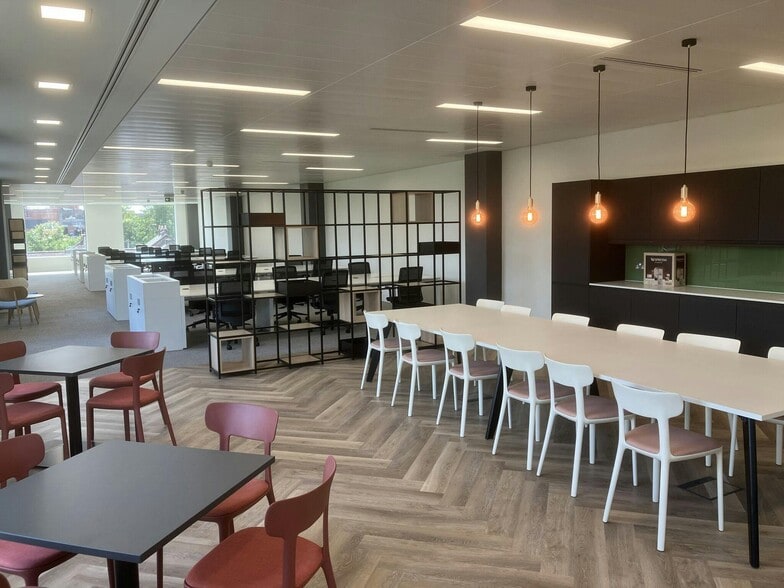 20 Kingston Rd, Staines for lease - Interior Photo - Image 3 of 23