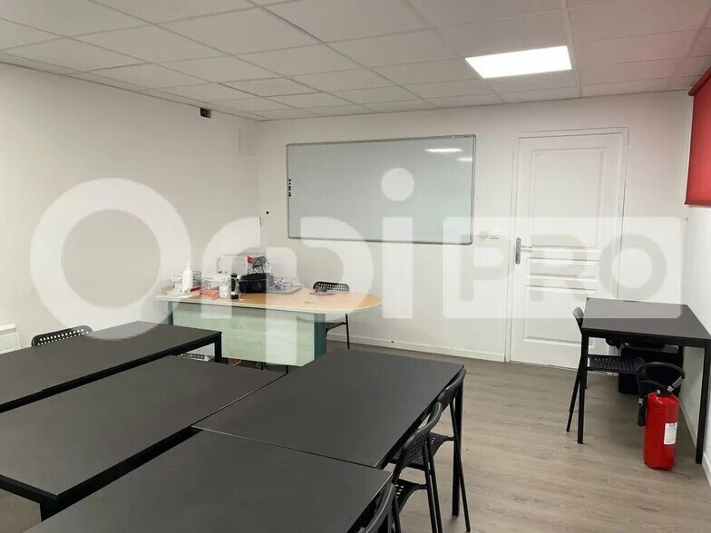 Office in Limoges for lease - Interior Photo - Image 1 of 6