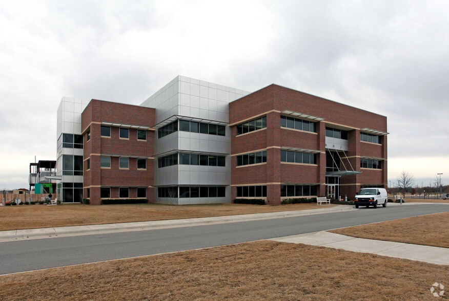 201 David L. Boren Blvd, Norman, OK for lease - Primary Photo - Image 1 of 7