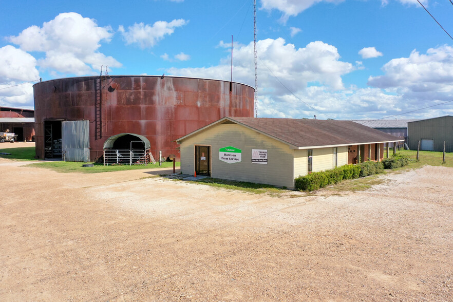 1304 E Hacienda St, Bellville, TX for sale - Primary Photo - Image 1 of 1