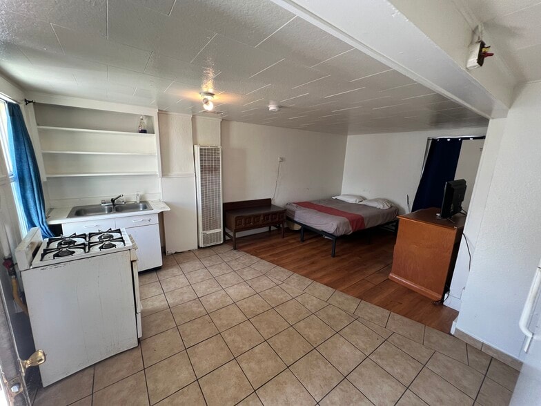 1115 N 28th St, Boise, ID for sale - Interior Photo - Image 2 of 6