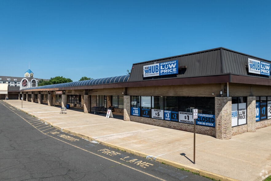 166 Orlando Dr, Raritan, NJ for sale - Primary Photo - Image 1 of 1