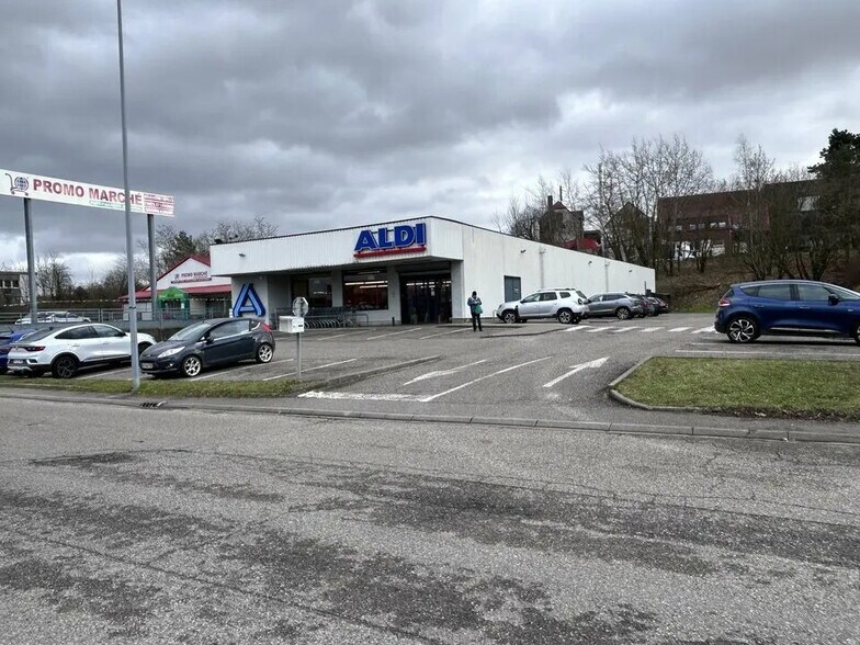 Retail in Saverne for lease - Building Photo - Image 1 of 8