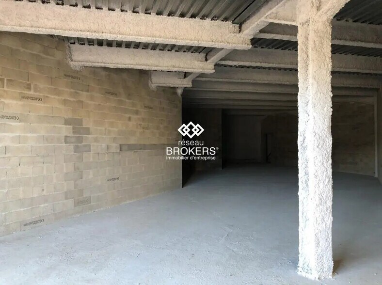 Retail in Bernes-sur-Oise for lease - Interior Photo - Image 2 of 4