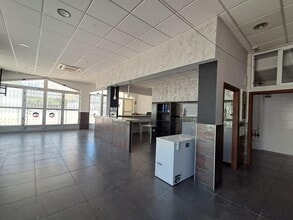 Retail in Santa Pola, Alicante for lease Interior Photo- Image 2 of 9