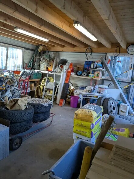 Flex in Saint-Jeoire-Prieuré for lease - Interior Photo - Image 2 of 6