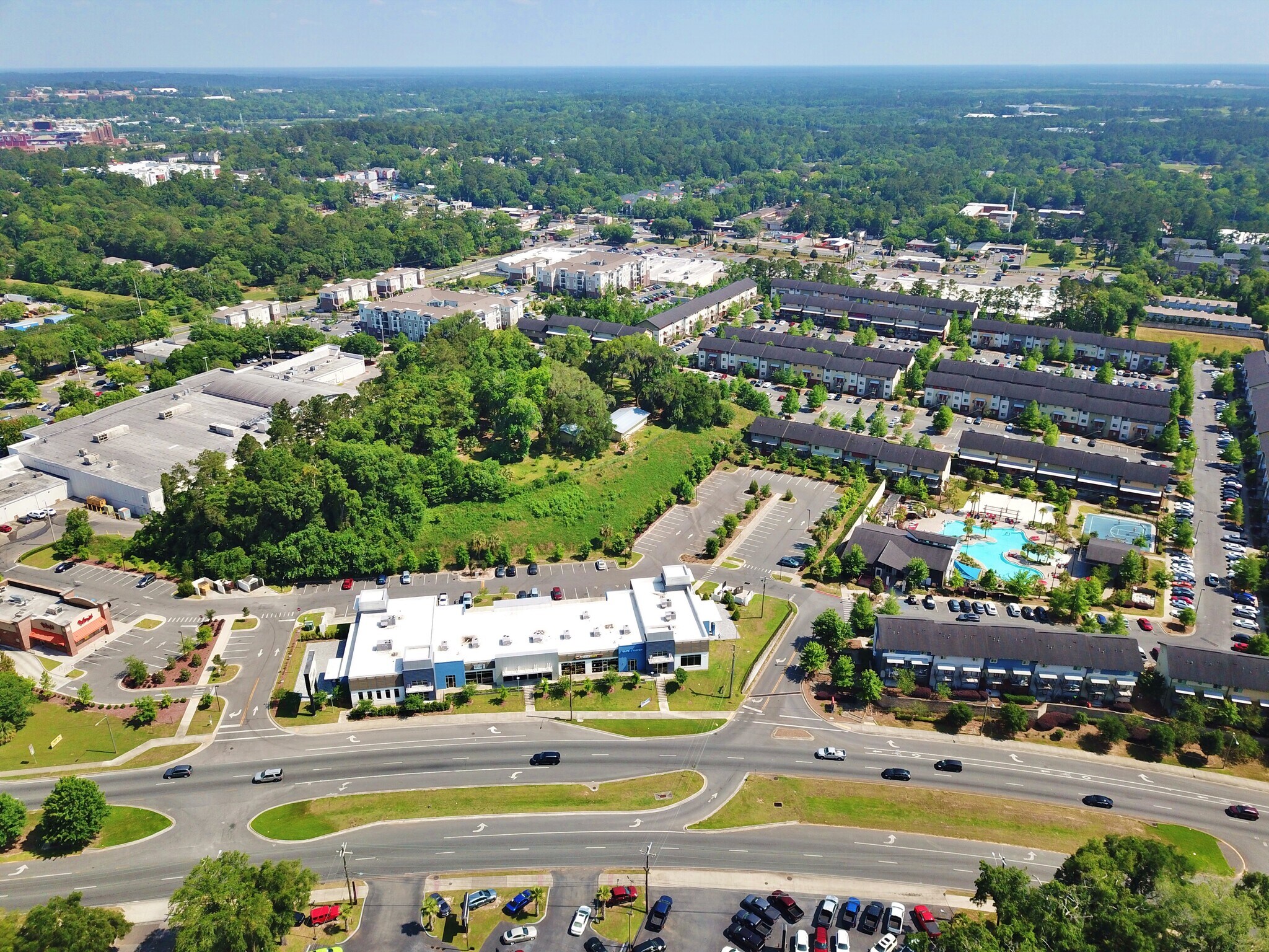 2121 W Tennessee St, Tallahassee, FL 32304 The Shoppes at Collegiate