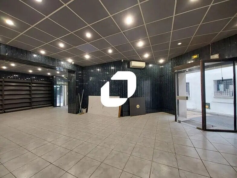 Retail in Nîmes for lease - Interior Photo - Image 3 of 11