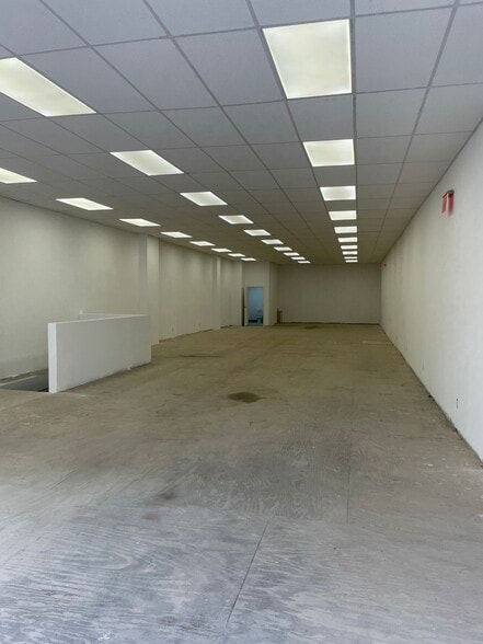 749-751 E Tremont Ave, Bronx, NY for lease - Interior Photo - Image 3 of 8