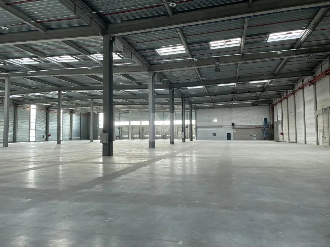 Industrial in Lieusaint for lease Building Photo- Image 1 of 5