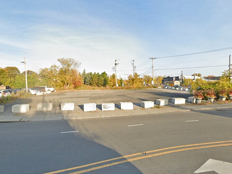 295 Rue Saint-Louis, Longueuil, QC for sale - Building Photo - Image 1 of 2