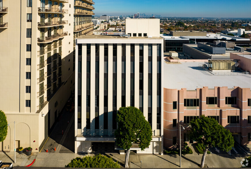 132 S Rodeo Dr, Beverly Hills, CA for lease - Primary Photo - Image 1 of 4