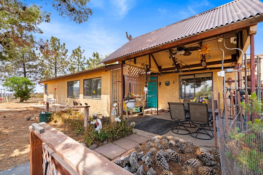 37852 Montezuma Valley Rd, Ranchita, CA for sale - Building Photo - Image 3 of 35