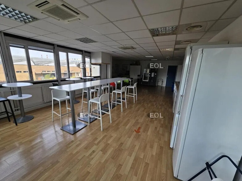 Office in Vitry-sur-Seine for lease - Interior Photo - Image 2 of 11