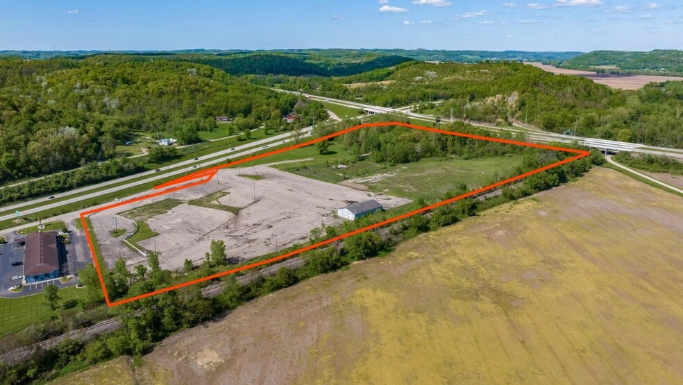 275 Adena Dr, Newcomerstown, OH for sale - Building Photo - Image 3 of 21