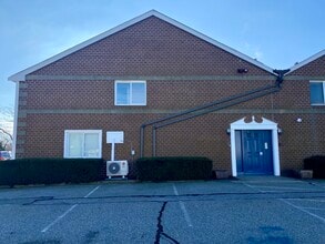 1676 E Main Rd, Portsmouth, RI for lease Interior Photo- Image 2 of 4