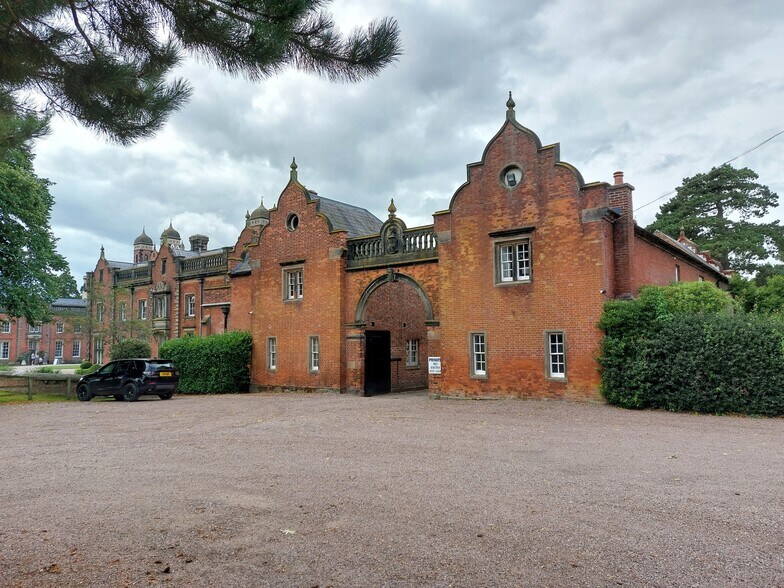 Congleton Rd, Macclesfield, SK11 9JY