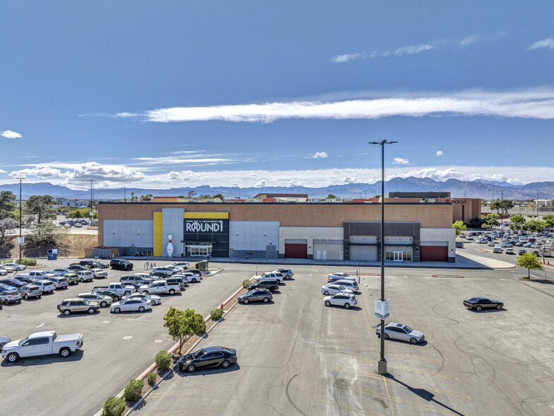 4000 Meadows Ln, Las Vegas, NV for lease - Building Photo - Image 2 of 8