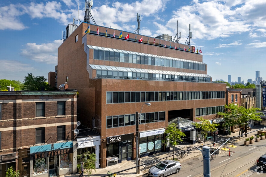 622 College St, Toronto, ON for lease - Primary Photo - Image 2 of 6